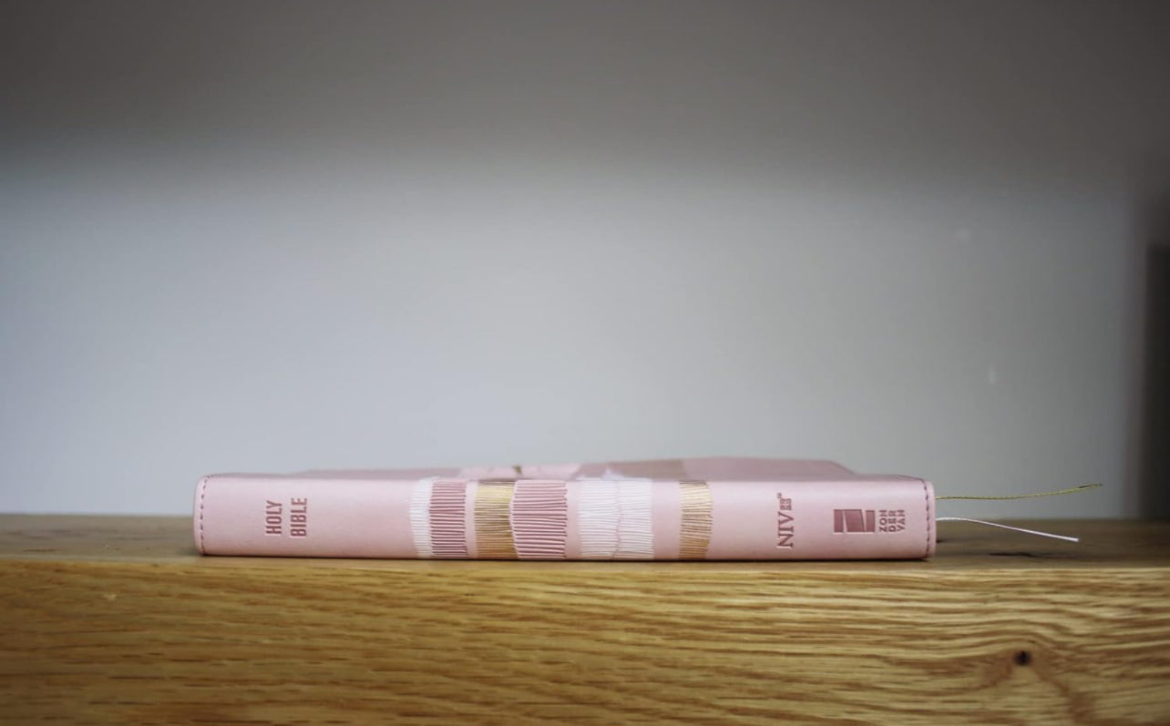 NIV, Thinline Bible, Leathersoft, Pink, Red Letter, Thumb Indexed, Comfort Print