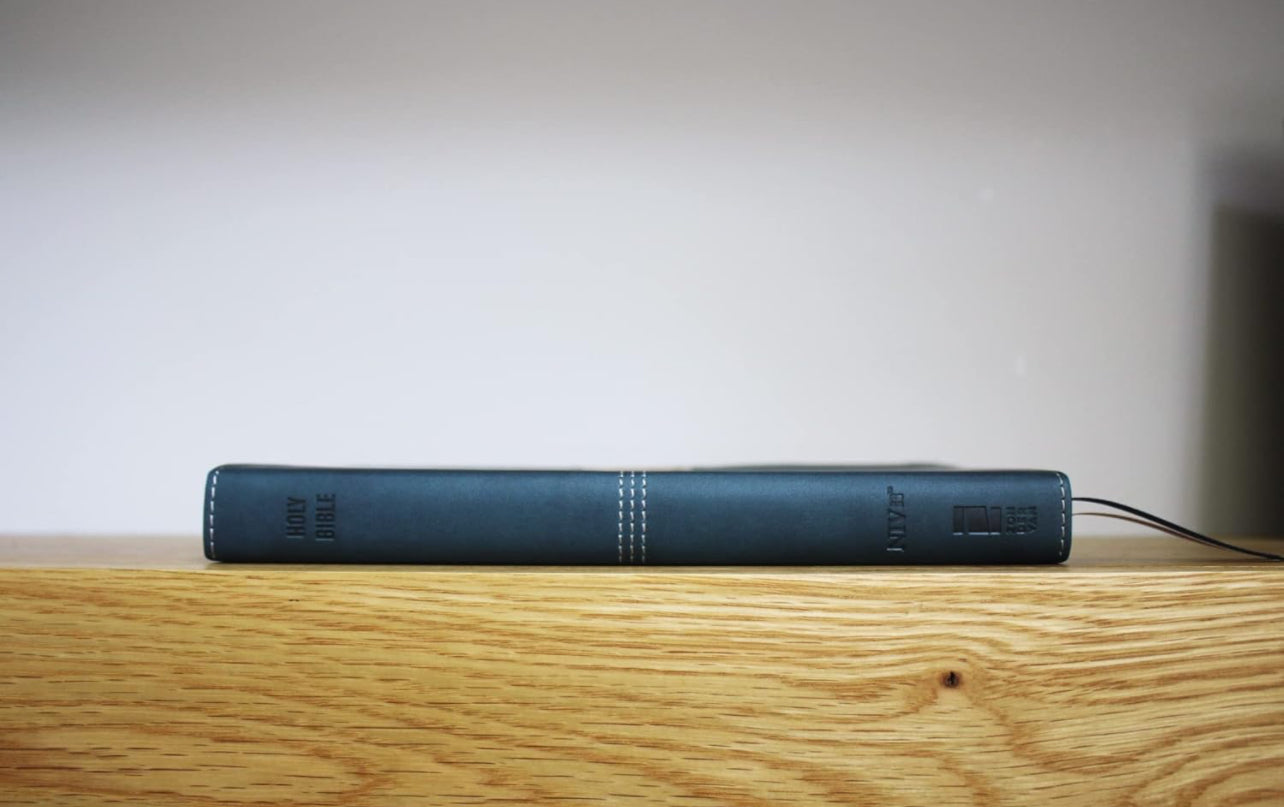 NIV, Thinline Bible, Leathersoft, Teal, Red Letter, Thumb Indexed, Comfort Print