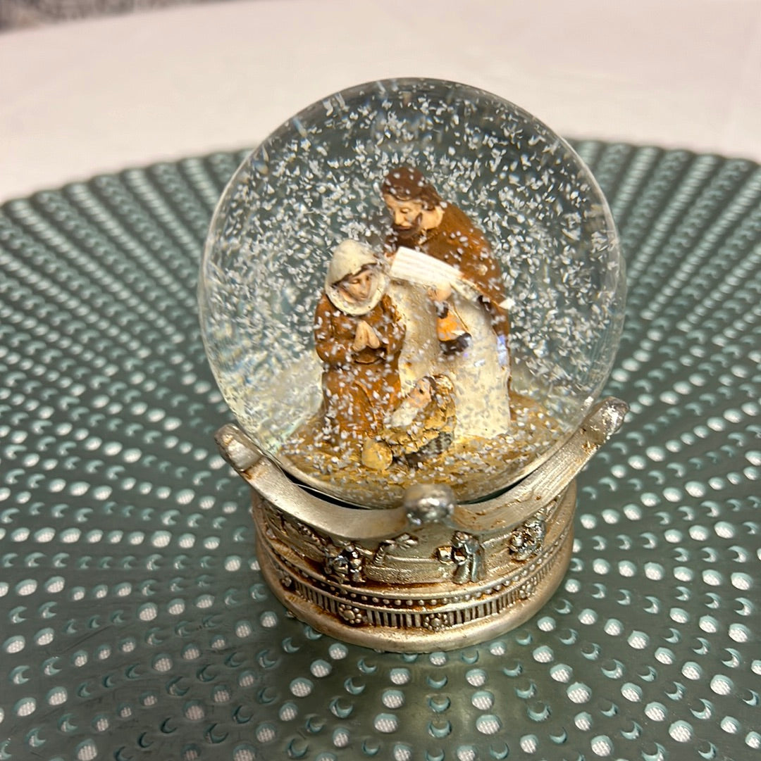 HOLY FAMILY WATER GLOBE