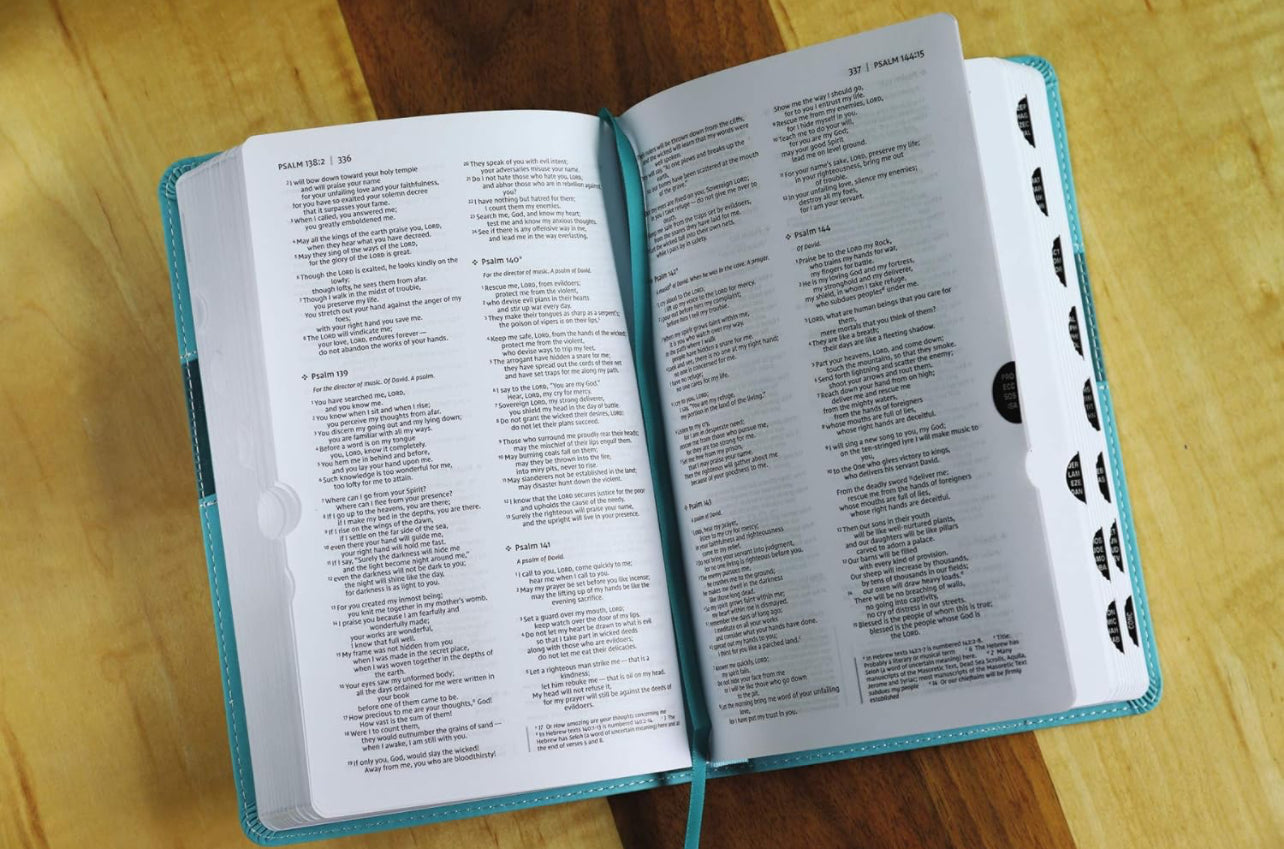 NIV, Premium Gift Bible, Leathersoft, Teal, Red Letter, Thumb Indexed, Comfort Print: The Perfect Bible for Any Gift-Giving Occasion